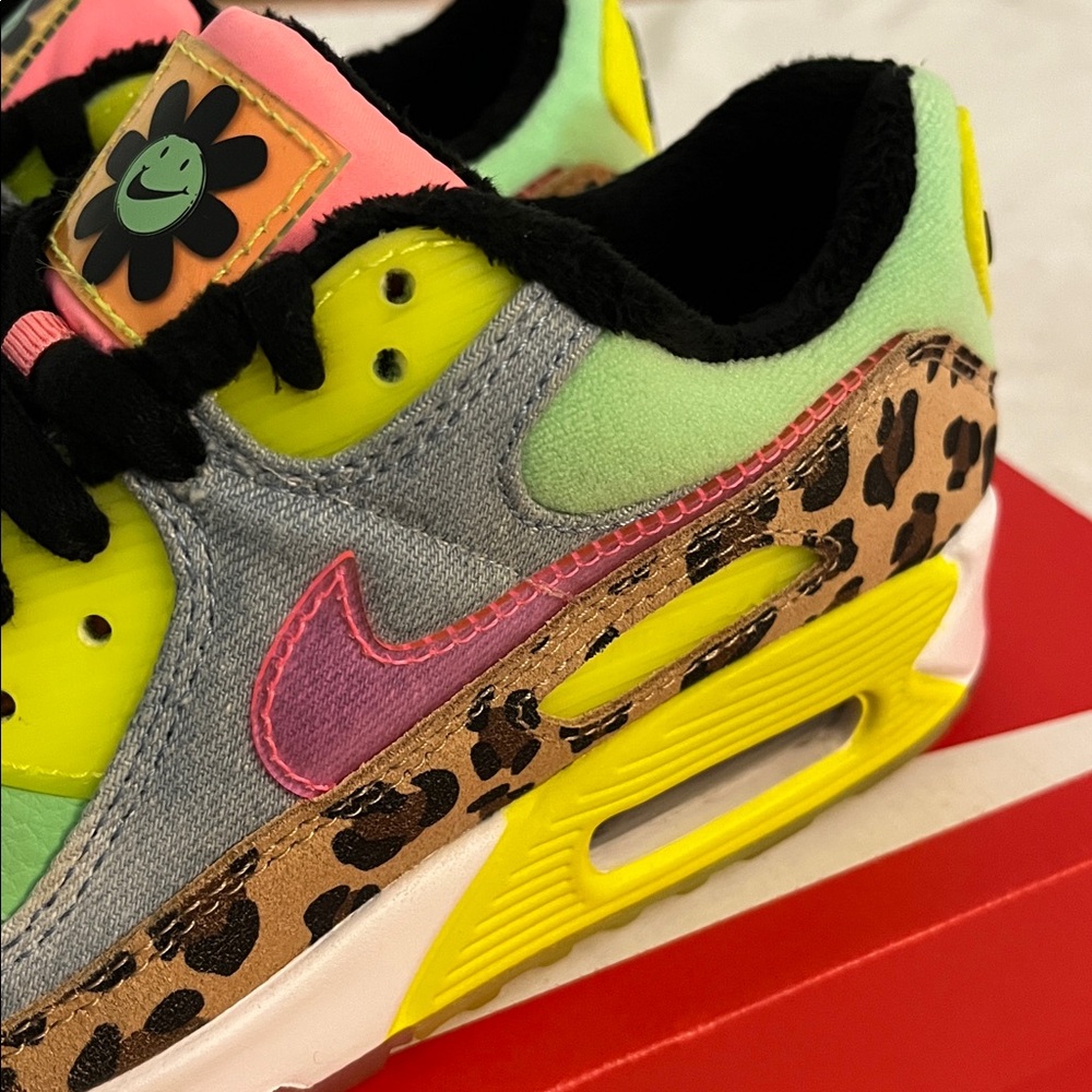Nike Air Max 90 LX Dancefloor Green - Picture 9 of 11